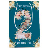 第2バースデーフォトティール（緑がかった色）コラージブルーイエローフラワー ミディアムペーパーバッグ (正面)