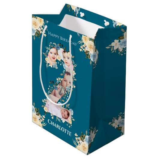 第2バースデーフォトティール（緑がかった色）コラージブルーイエローフラワー ミディアムペーパーバッグ (裏面アングル)