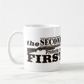 第2修正は米国憲法修正第一項を保護します コーヒーマグカップ (左)