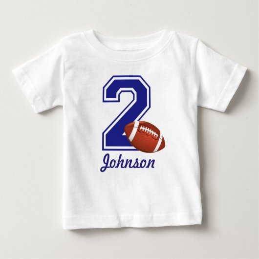 第2名前入りな誕生日の男の子のフットボール ベビーTシャツ (正面)