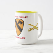第2大隊の第12騎兵隊の第1騎兵隊は襲います ツートーンマグカップ (正面右)