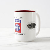 第2大隊の508TH歩兵は襲います ツートーンマグカップ (正面右)