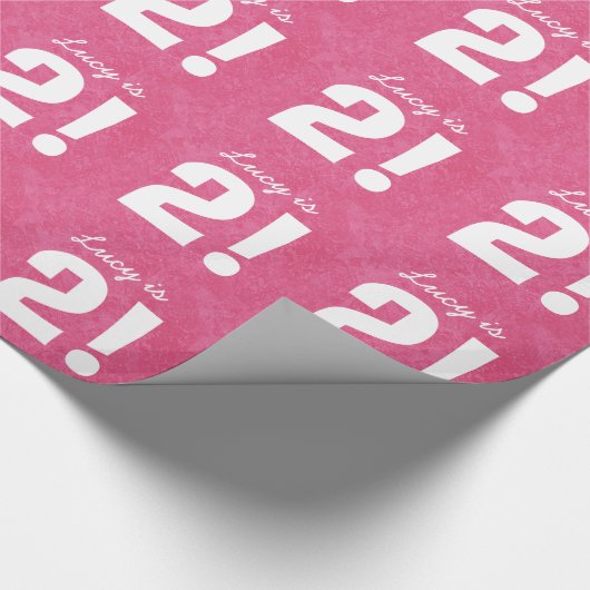 第2女の子B02Zのための誕生日の名前をカスタムするのピンクの白 ラッピングペーパー (角)