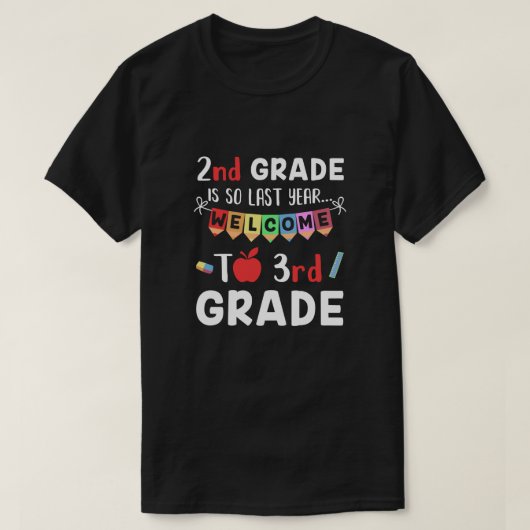 第2学年は昨年、第3学年にようこそ Tシャツ (デザイン正面)