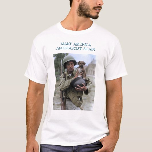 第2次世界大戦の兵士と子犬 MAAFA Tシャツ (正面)
