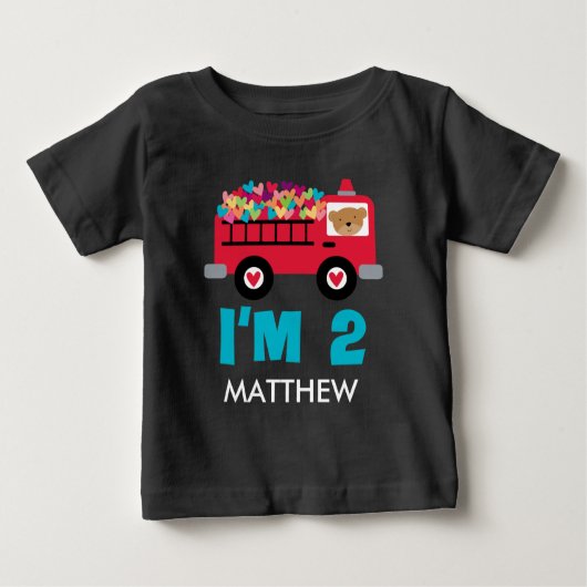 第2誕生日の普通消防車の消防士の2歳児のワイシャツ ベビーTシャツ (正面)