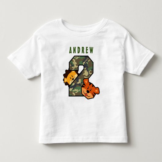 第2誕生日の迷彩柄のwithTigerおよびライオン2歳V6 トドラーTシャツ (正面)