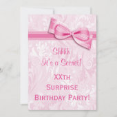 第20回サプライズバースデーパーティーのピンクダマスクとボウ 招待状 (正面)