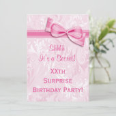 第20回サプライズバースデーパーティーのピンクダマスクとボウ 招待状 (スタンド正面)