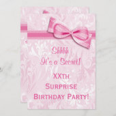 第20回サプライズバースデーパーティーのピンクダマスクとボウ 招待状 (正面/裏面)
