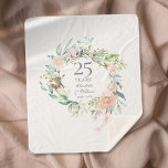 第25回シルバーズ結婚アニバーズフローラガーランド シェルパブランケット<br><div class="desc">繊細な水彩のフローラガーランドを備えたシックなボタニカル25周年結婚記念シェルパ毛布は、銀のタイポグラフィで特別な記念日の情報と共に楽しめパーソナライズされたるエレガント。Thisisnomeによる設計©</div>