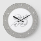 第25結婚記念日の銀のStardustの紙吹雪 ラージ壁時計 (正面)