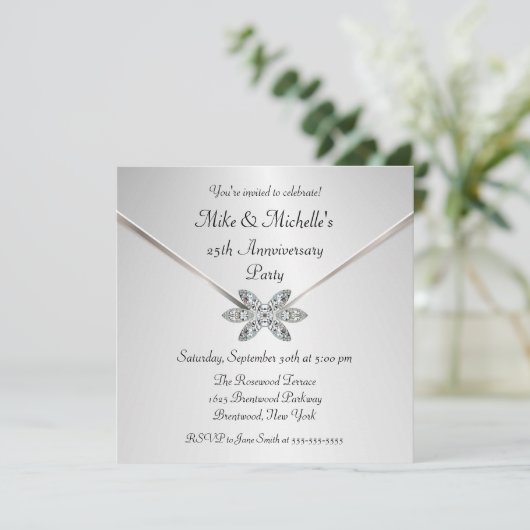 第25記念日のダイヤモンドのブローチの招待状に銀を着せて下さい 招待状 (スタンド正面)
