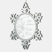 第25銀製の結婚記念日のカスタムの記念品 スノーフレークピューターオーナメント (右)