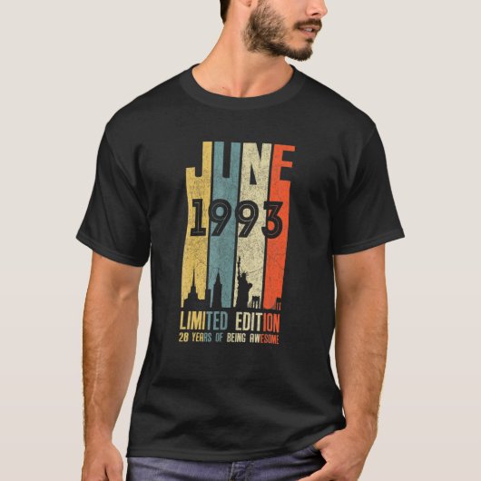 第28回誕生日装飾1993年6月男性女性28歳 Tシャツ (正面)