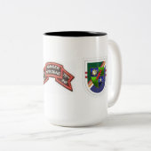 第2 BN.のレーンジャー第75の歩兵は襲います ツートーンマグカップ (正面右)