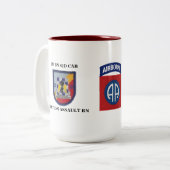 第2 Bn.第82の戦闘任務航空部隊のBde第82のAbnのマグ ツートーンマグカップ (正面左)