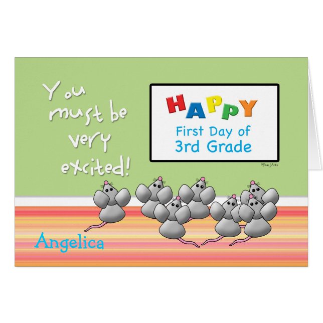 第3等級のかわいいネズミおよび頭が切れるな板の最初日 (正面横)