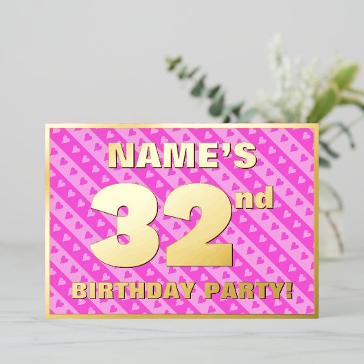 第32回バースデーパーティー – おもしろいピンクのハートとストライプ 箔招待状 (立ち正面)