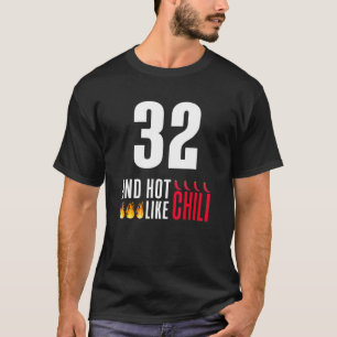 第32誕生日の女性男性がチおもしろいリみたいに熱い Tシャツ