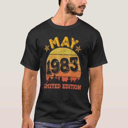 第39誕生日の装飾1983年5月39歳の私 Tシャツ (正面)