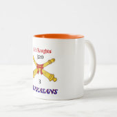 第3 320thミサイル発射機の赤はRakkasansのマグをナイト爵に叙します ツートーンマグカップ (正面右)