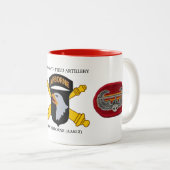 第3 BN.の320TH野戦砲兵の101ST空輸のマグ ツートーンマグカップ (正面右)