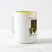 第4艦隊の第4騎兵隊の第1歩兵は襲います ツートーンマグカップ (正面左)