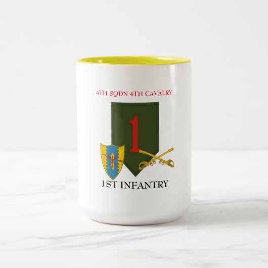 第4艦隊の第4騎兵隊の第1歩兵は襲います ツートーンマグカップ (中央)