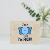 第4誕生日男の子E04Zのためのかわいく青い象の顔 案内ポストカード (スタンド正面)