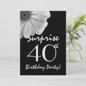 第40サプライズ誕生日白黒デイジーメタリック 招待状 (スタンド正面)