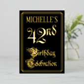 第42回バースデーパーティーファンシー – 脚本と名前をカスタムする 箔招待状 (立ち正面)