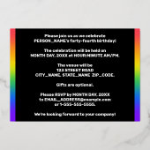 第44回誕生日パーティー:おもしろいカラフル、レインボーパターン 箔招待状 (裏面)