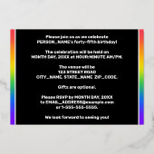 第45回誕生日パーティー:おもしろいカラフル、レインボーパターン 箔招待状 (裏面)