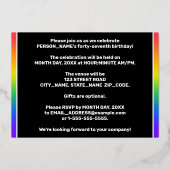 第47回誕生日パーティー:おもしろいカラフル、レインボーパターン 箔招待状 (裏面)