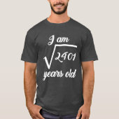 第49誕生日の二乗根のTシャツ Tシャツ (正面)