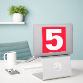 第5ステッ赤と白カー シール (デスク上のノートパソコン)