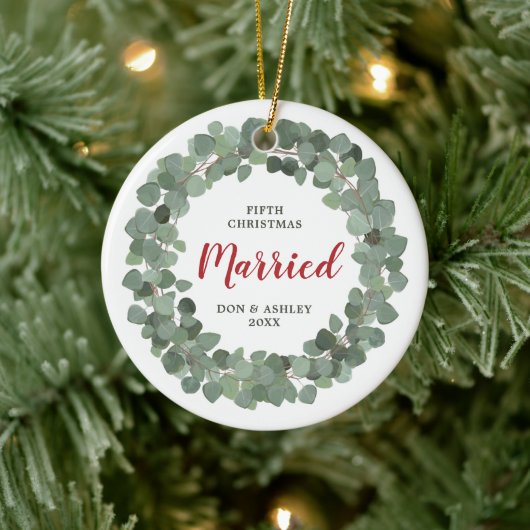 第5回クリスマス結婚したセージパーソナライズされたグリーン セラミックオーナメント (ツリー)