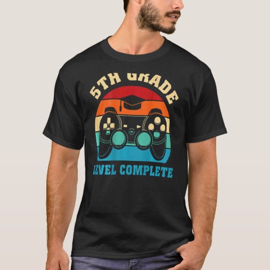 第5学年レベル完了5学年ゲーマー最終日 Tシャツ (正面)