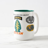 第5特殊部隊のグループのベトナムの医者のマグ ツートーンマグカップ (正面右)