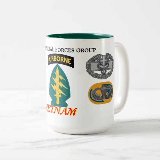 第5特殊部隊のグループのベトナムの医者のマグ ツートーンマグカップ (正面右)