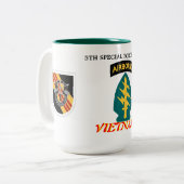 第5特殊部隊のグループのベトナムの医者のマグ ツートーンマグカップ (正面左)