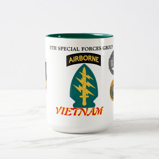 第5特殊部隊のグループのベトナムの医者のマグ ツートーンマグカップ (中央)