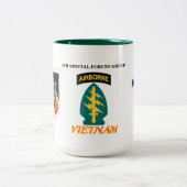 第5特殊部隊GRPベトナムの戦闘の歩兵は襲います ツートーンマグカップ (中央)