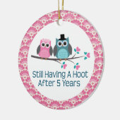 第5記念日のフクロウの結婚記念日のギフト セラミックオーナメント (左)