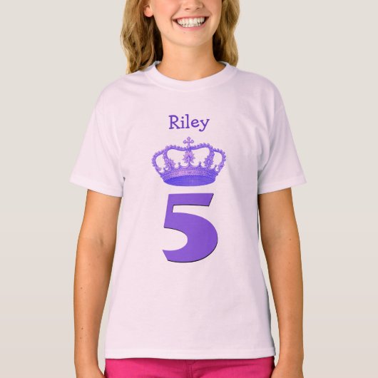 第5誕生日の王冠および大きい数名前をカスタムするの女の子 Tシャツ (正面)