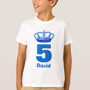 第5誕生日の王冠および大きい数名前をカスタムするの男の子 Tシャツ