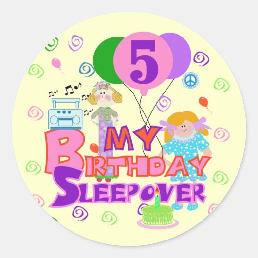 第5誕生日のSleepoverのTシャツおよびギフト ラウンドシール (正面)