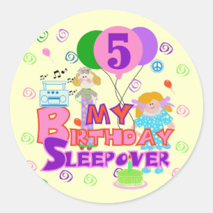 第5誕生日のSleepoverのTシャツおよびギフト ラウンドシール