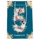 第5誕生日フォトティール（緑がかった色）コラージブルーイエローフラワー ミディアムペーパーバッグ (裏面)